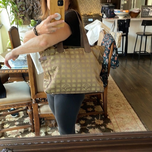 Stunning Chanel Tote Bag Leather and Nylon - Picture 2 of 13